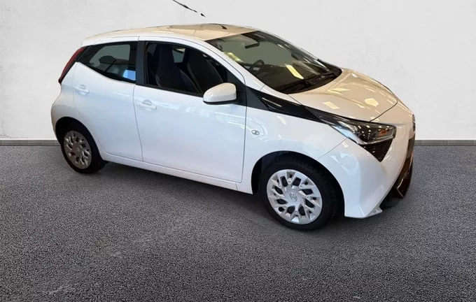 TOYOTA AYGO 1.0 VVT-i x-play extérieur trois quart avant droit 1103715