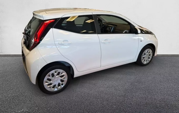 TOYOTA AYGO 1.0 VVT-i x-play extérieur trois quart arrière droit 1103715