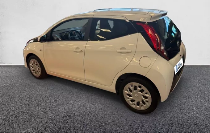 TOYOTA AYGO 1.0 VVT-i x-play extérieur trois quart arrière gauche 1103715