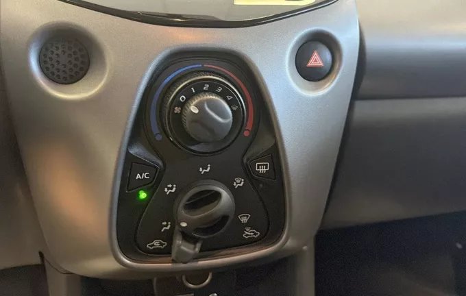 TOYOTA AYGO 1.0 VVT-i x-play photo 14 1103715