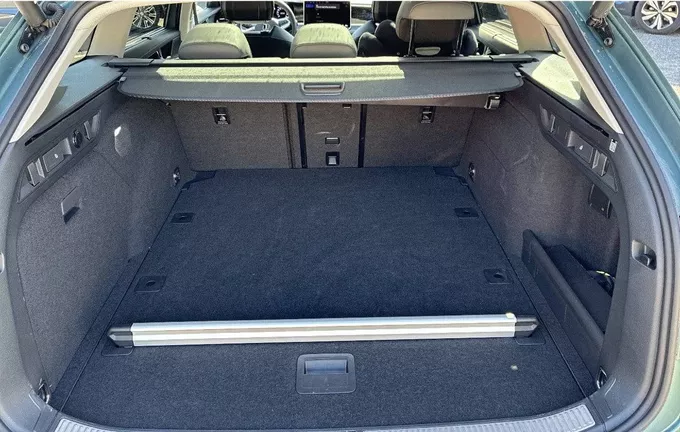 VOLKSWAGEN PASSAT 1.5 eTSI OPF 150 DSG7 Elegance photo 14 2127938