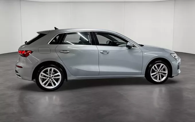 AUDI A3 Sportback 35 TFSI Mild Hybrid 150 S tronic 7 Business Executive extérieur côté droit 2132596