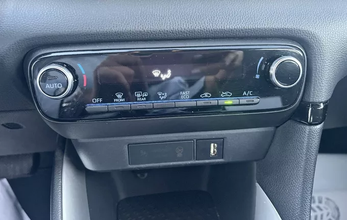 TOYOTA YARIS Hybride 116h Dynamic photo 14 1102768