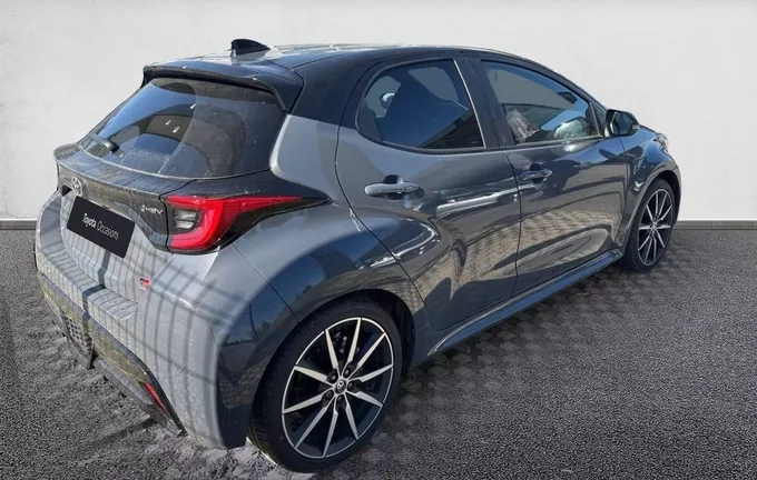 TOYOTA YARIS Hybride 130h GR Sport extérieur trois quart arrière droit 164379