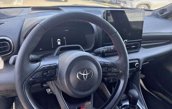 TOYOTA YARIS Hybride 130h GR Sport photo 12 164379