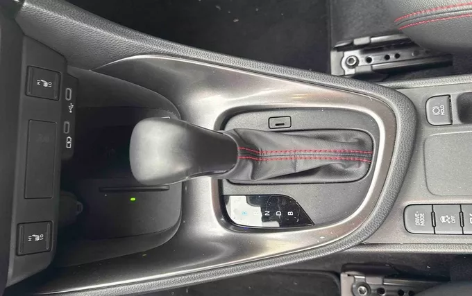 TOYOTA YARIS Hybride 130h GR Sport photo 13 164379