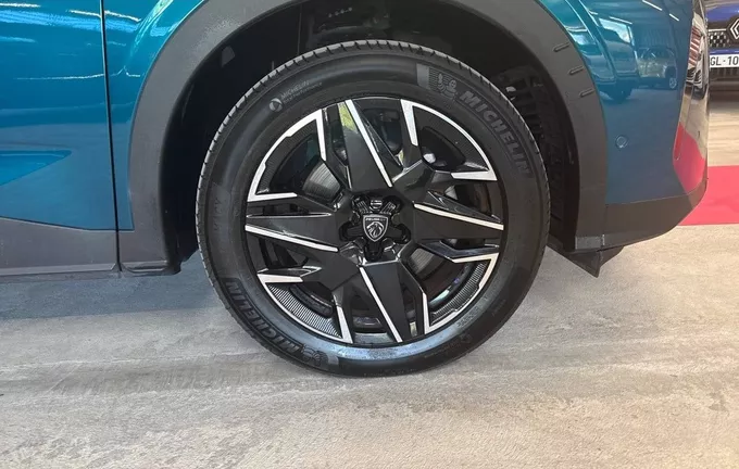 PEUGEOT 5008 Hybrid 136 e-DCS6 Allure photo 9 213483