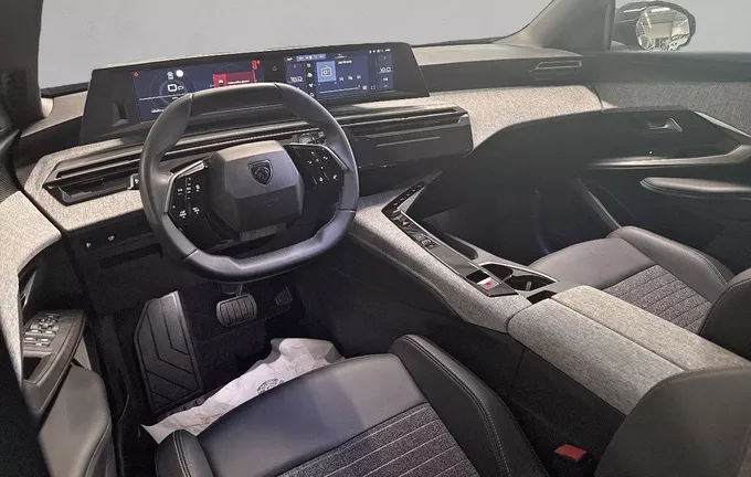 PEUGEOT 5008 Hybrid 136 e-DCS6 Allure photo 11 213483