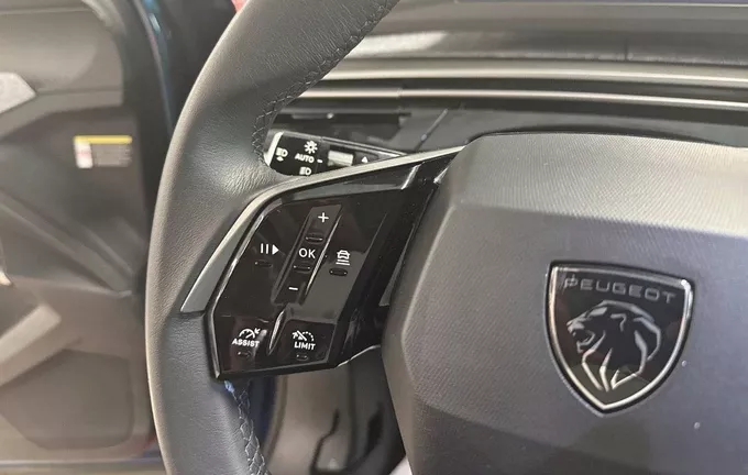 PEUGEOT 5008 Hybrid 136 e-DCS6 Allure photo 12 213483