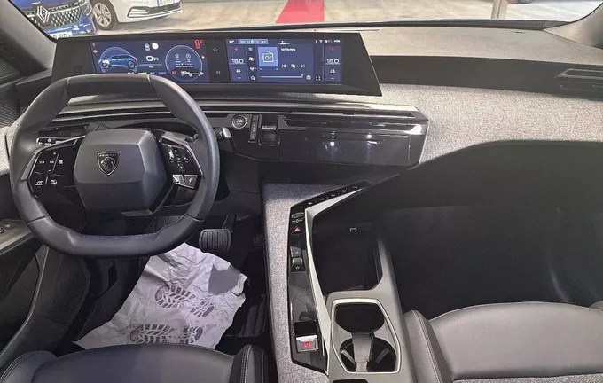PEUGEOT 5008 Hybrid 136 e-DCS6 Allure photo 18 213483