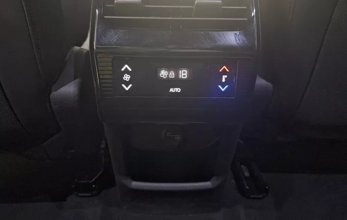 PEUGEOT 5008 Hybrid 136 e-DCS6 Allure photo 19 213483