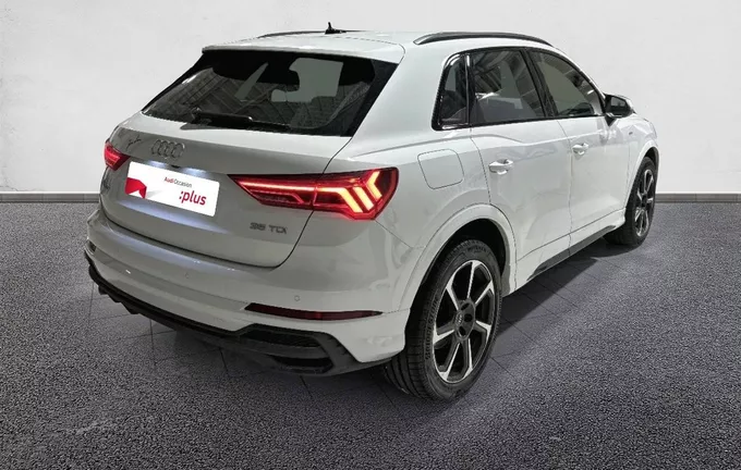 AUDI Q3 35 TDI 150 ch S tronic 7 S line extérieur trois quart arrière droit 2124141