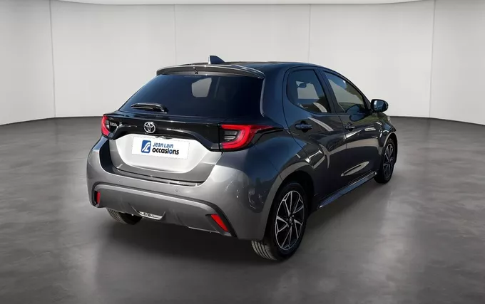 TOYOTA YARIS 120 VVT-i Design extérieur trois quart arrière droit 1103840