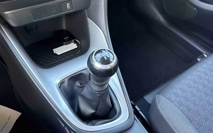 TOYOTA YARIS 120 VVT-i Design photo 14 1103840