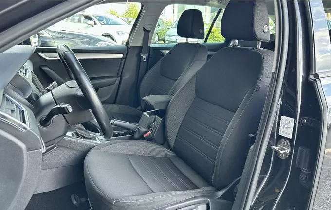 SKODA OCTAVIA Combi 1.6 TDI 116 ch SCR FAP DSG7 Business extérieur trois quart arrière droit 2127450