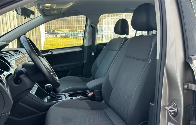 VOLKSWAGEN TOURAN 1.6 TDI 115 DSG7 5pl Trendline Business extérieur trois quart arrière droit 212612