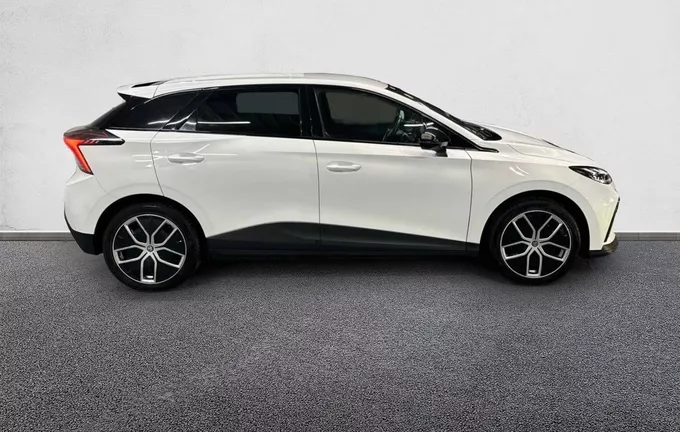 MG MG4 Electric 64kWh - 150 kW 2WD Luxury extérieur côté droit 601340