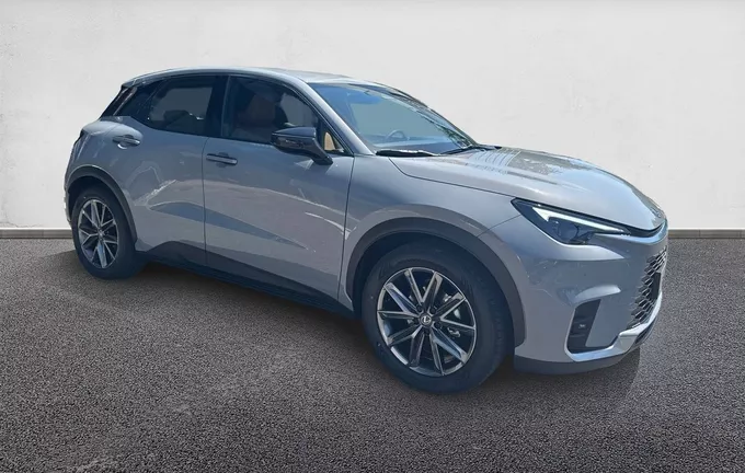 LEXUS LBX 4WD Relax extérieur trois quart avant droit 165676