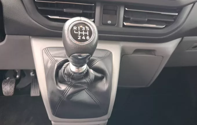 FORD TOURNEO Custom 320 L2H1 2.0 EcoBlue 150 ch Titanium photo 13 106302