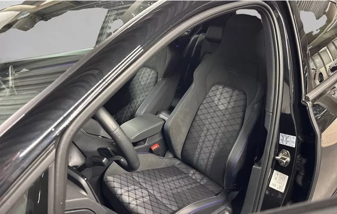 VOLKSWAGEN GOLF 1.5 eTSI EVO2 150 DSG7 R-Line extérieur trois quart arrière droit 2128668