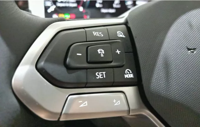 VOLKSWAGEN TIGUAN 1.5 eTSI 150ch DSG7 Elegance photo 18 5001