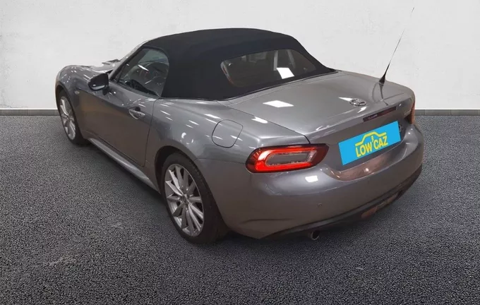 FIAT 124 SPIDER 1.4 MultiAir 140 ch Lusso Plus extérieur trois quart arrière gauche 2124515