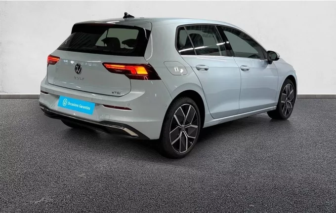 VOLKSWAGEN GOLF 1.5 eTSI EVO2 116 DSG7 Style extérieur trois quart avant droit 2130104