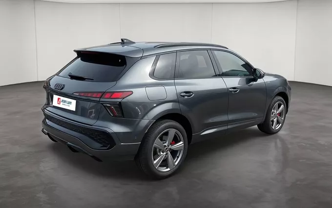 AUDI Q3 HYBRIDE Q3 e-hybrid 272 ch S tronic 6 S line extérieur trois quart arrière droit 5045