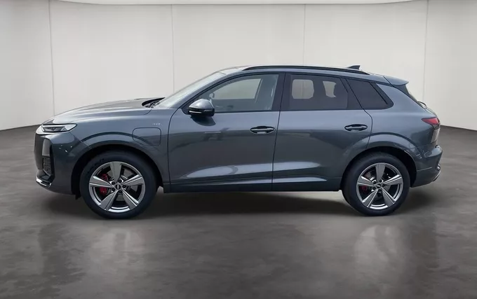 AUDI Q3 HYBRIDE Q3 e-hybrid 272 ch S tronic 6 S line extérieur côté gauche 5045