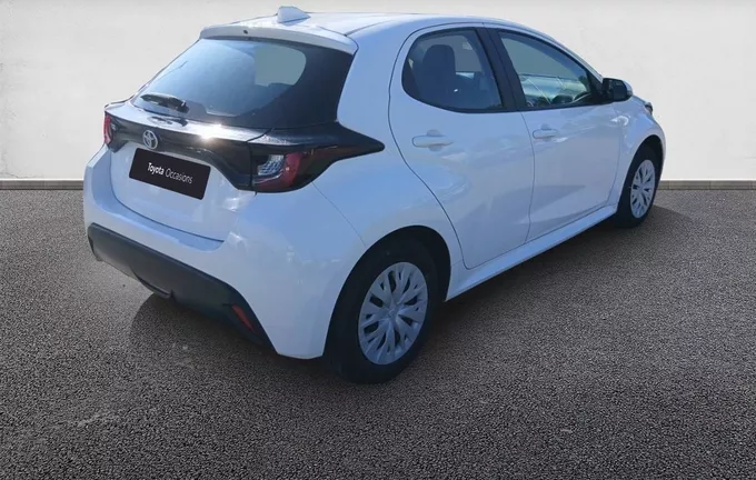 TOYOTA YARIS 70 VVT-i Dynamic Business extérieur trois quart arrière droit 1103294