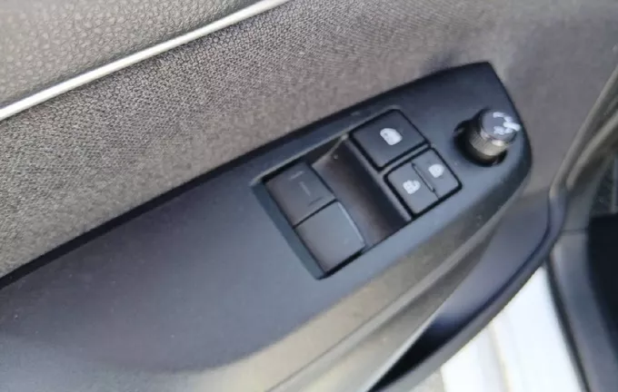 TOYOTA YARIS 70 VVT-i Dynamic Business photo 19 1103294