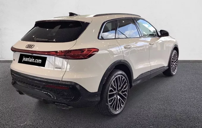 AUDI Q5 e-hybrid 299 ch S tronic 7 Quattro S line extérieur trois quart arrière droit 9054