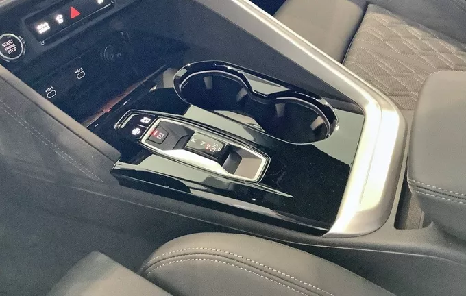 AUDI Q5 e-hybrid 299 ch S tronic 7 Quattro S line photo 13 9054