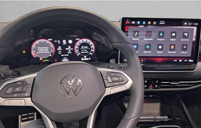 VOLKSWAGEN GOLF 1.5 eTSI EVO2 150 DSG7 R-Line extérieur trois quart avant droit 2118065