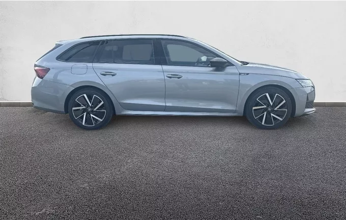 SKODA OCTAVIA Combi 1.5 TSI Hybrid 150 ch ACT DSG7 Sportline extérieur côté droit 4942