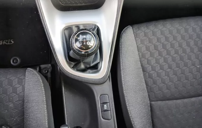 TOYOTA YARIS 70 VVT-i Dynamic Business photo 13 1102797