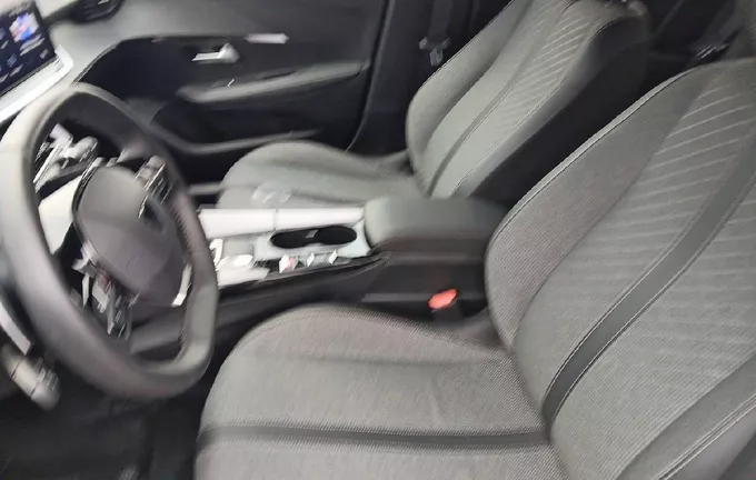 PEUGEOT 208 Hybrid 100 e-DCS6 Allure photo 11 944041