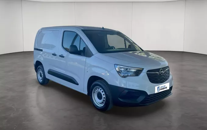 OPEL COMBO CARGO M 600 KG PURETECH 110 S&S BVM6 extérieur trois quart avant droit 946427