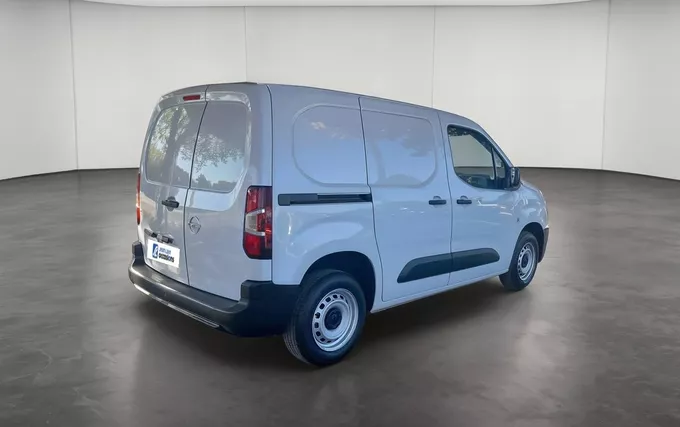 OPEL COMBO CARGO M 600 KG PURETECH 110 S&S BVM6 extérieur trois quart arrière droit 946427