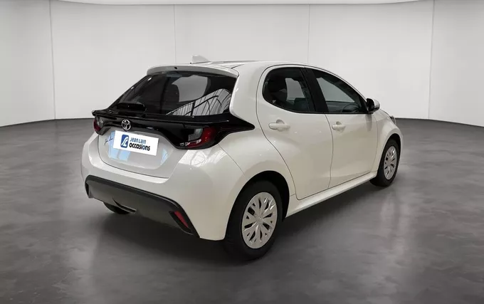 TOYOTA YARIS 70 VVT-i Dynamic Business extérieur trois quart arrière droit 1103860