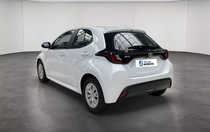 TOYOTA YARIS 70 VVT-i Dynamic Business extérieur trois quart arrière gauche 1103860