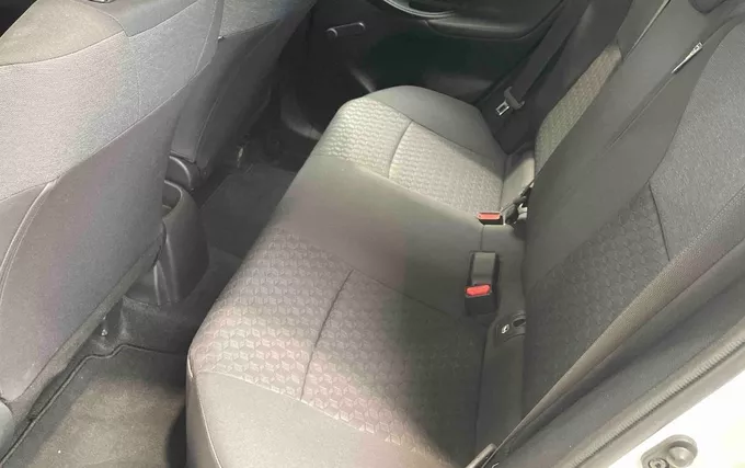 TOYOTA YARIS 70 VVT-i Dynamic Business photo 14 1103860