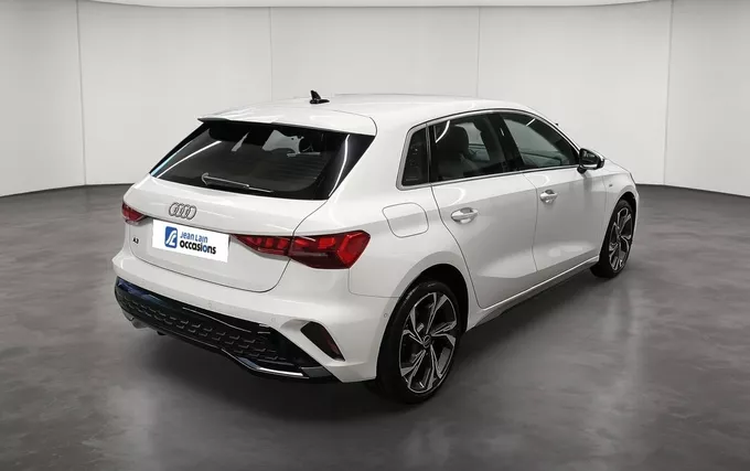 AUDI A3 Sportback TFSI e Hybride rechargeable 204 S tronic 6 S line extérieur trois quart avant gauche 2131831