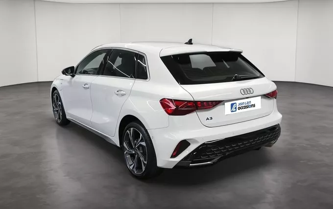 AUDI A3 Sportback TFSI e Hybride rechargeable 204 S tronic 6 S line extérieur trois quart avant droit 2131831