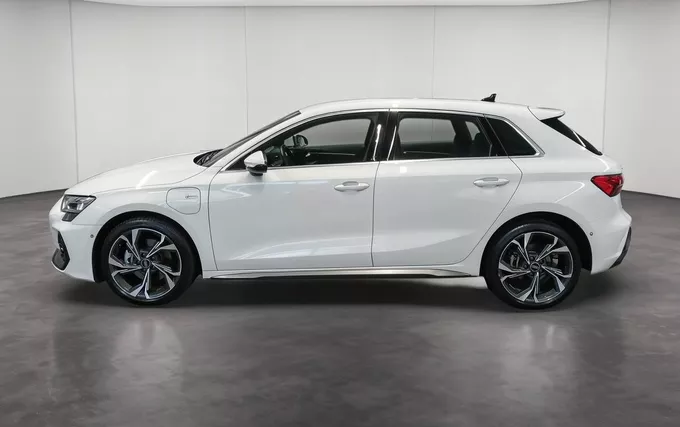 AUDI A3 Sportback TFSI e Hybride rechargeable 204 S tronic 6 S line extérieur côté droit 2131831
