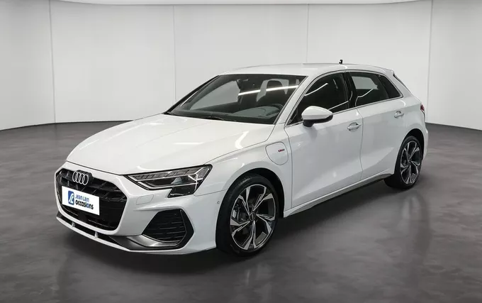 AUDI A3 Sportback TFSI e Hybride rechargeable 204 S tronic 6 S line extérieur trois quart arrière droit 2131831