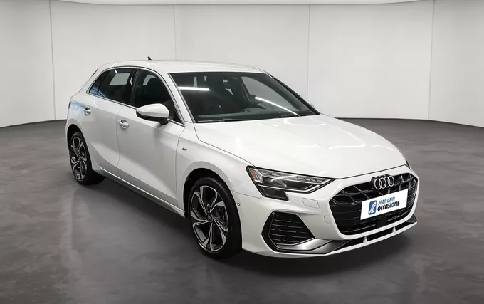 AUDI A3 Sportback TFSI e Hybride rechargeable 204 S tronic 6 S line extérieur trois quart arrière gauche 2131831