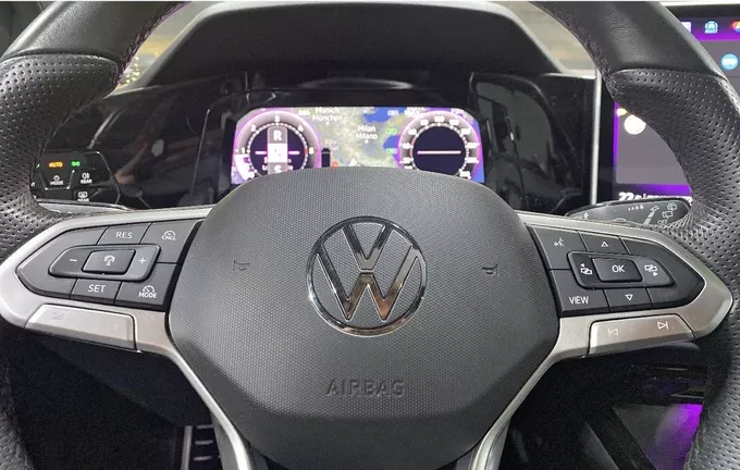 VOLKSWAGEN GOLF 2.0 TDI 150 DSG7 R-Line Edition photo 18 2133191