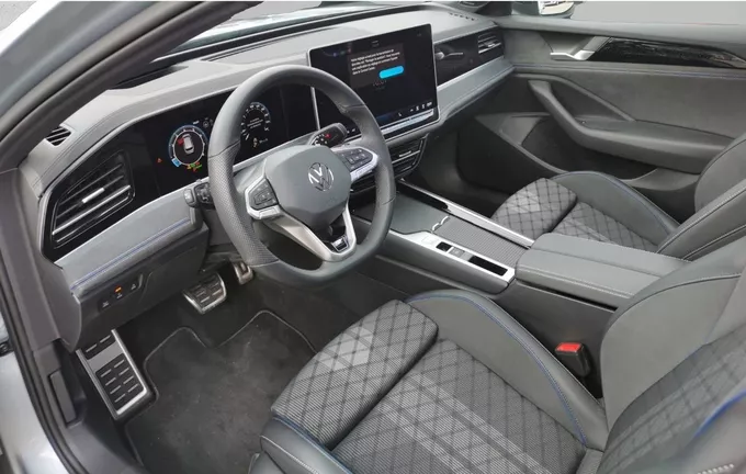 VOLKSWAGEN PASSAT 1.5 eTSI OPF 150 DSG7 R-Line photo 13 2125672
