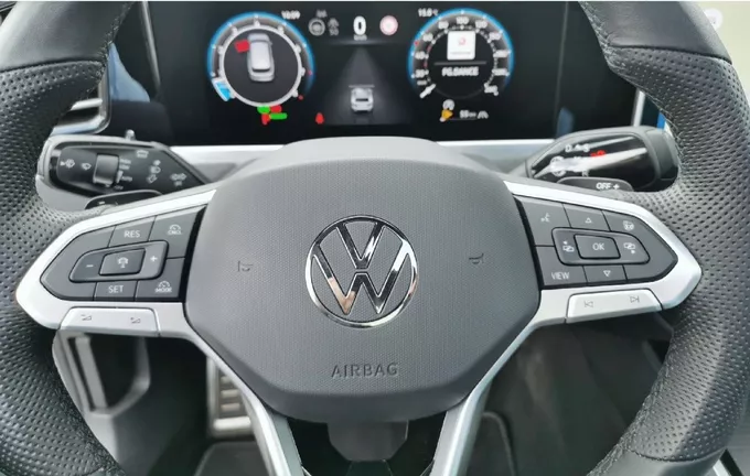 VOLKSWAGEN PASSAT 1.5 eTSI OPF 150 DSG7 R-Line photo 19 2125672